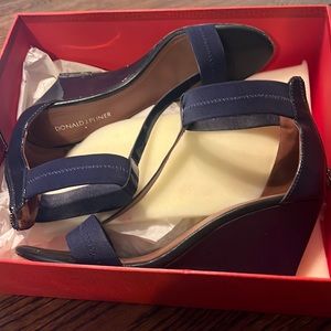 Donald J Pliner Blue sandals.  Size 9